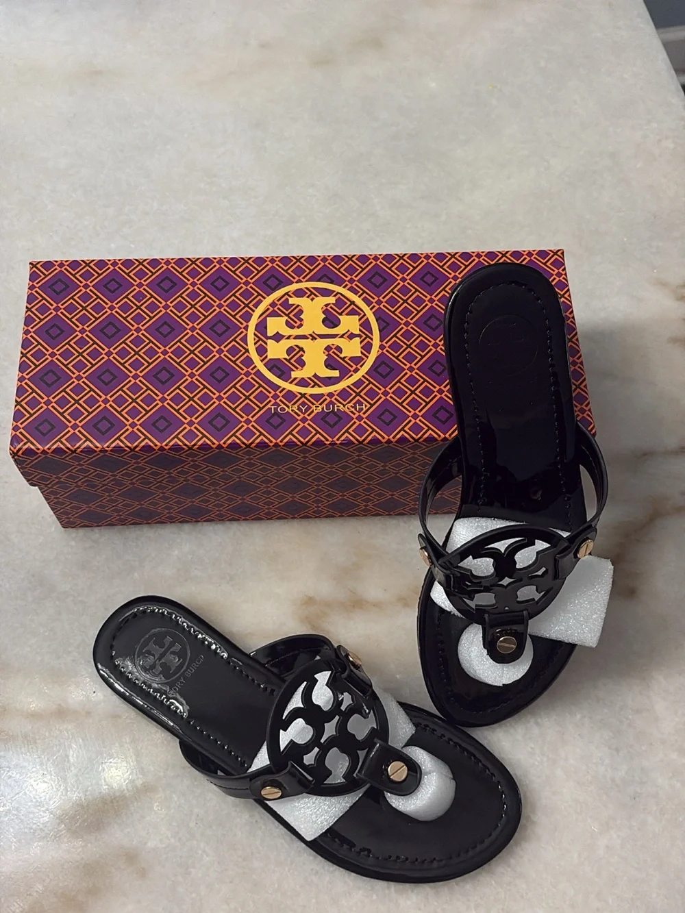 Tory Burch Black Logo Cutout Leather Thong Sandals